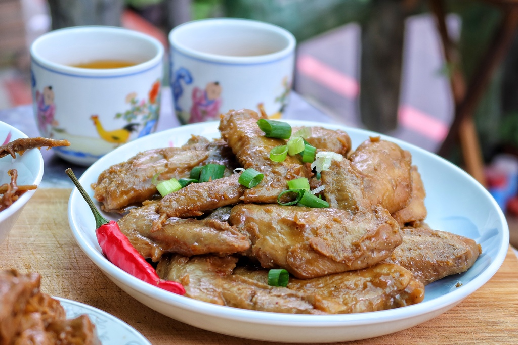 【黑竹園雞爪凍】彰化員林40年滷味老店，來自清朝御膳房御廚祕方 @混血珊莎的奇幻旅程