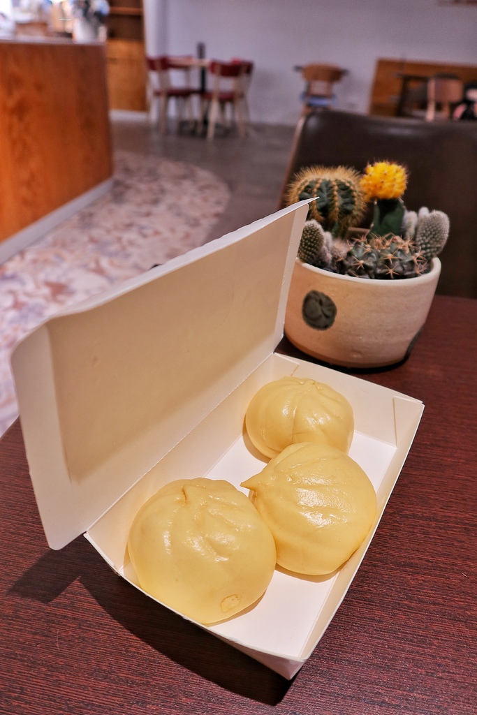 【西門町宵夜】蒸餃棧，招牌手工蒸餃皮薄餡多，超誘人爆漿奶皇包! @混血珊莎的奇幻旅程
