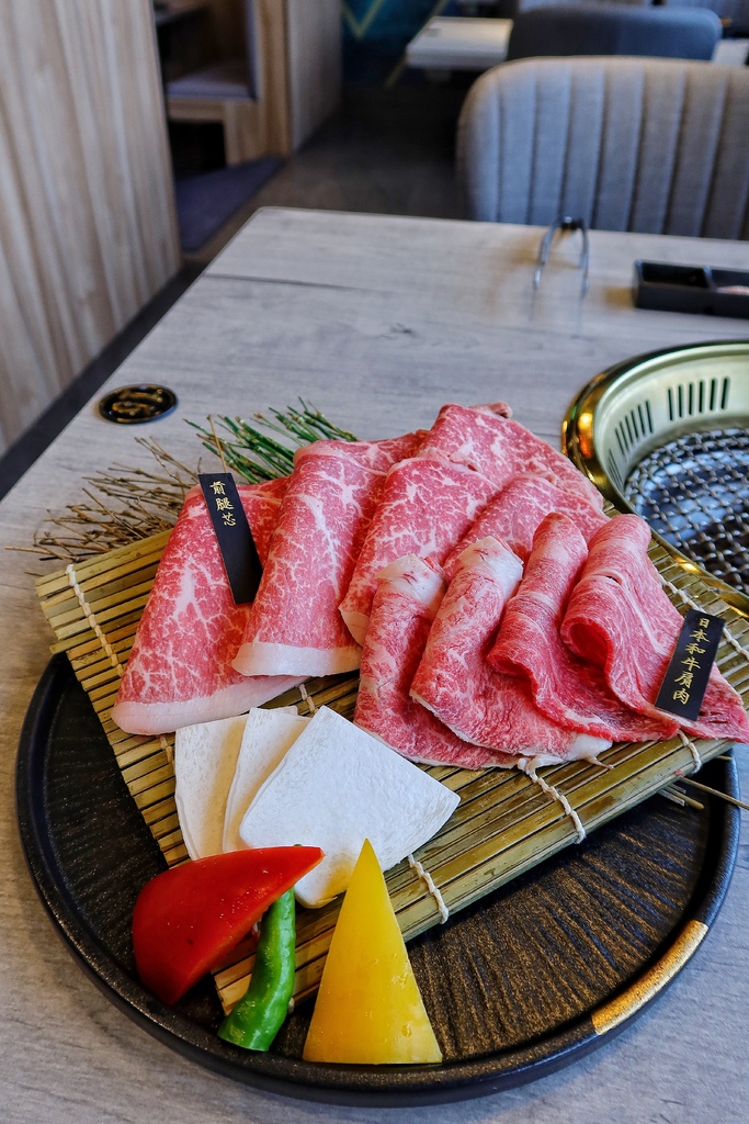 【信義區燒肉】揪餖燒肉│信義ATT頂級和牛燒烤│燈光美氣氛佳 台北慶生約會餐廳推薦 @混血珊莎的奇幻旅程