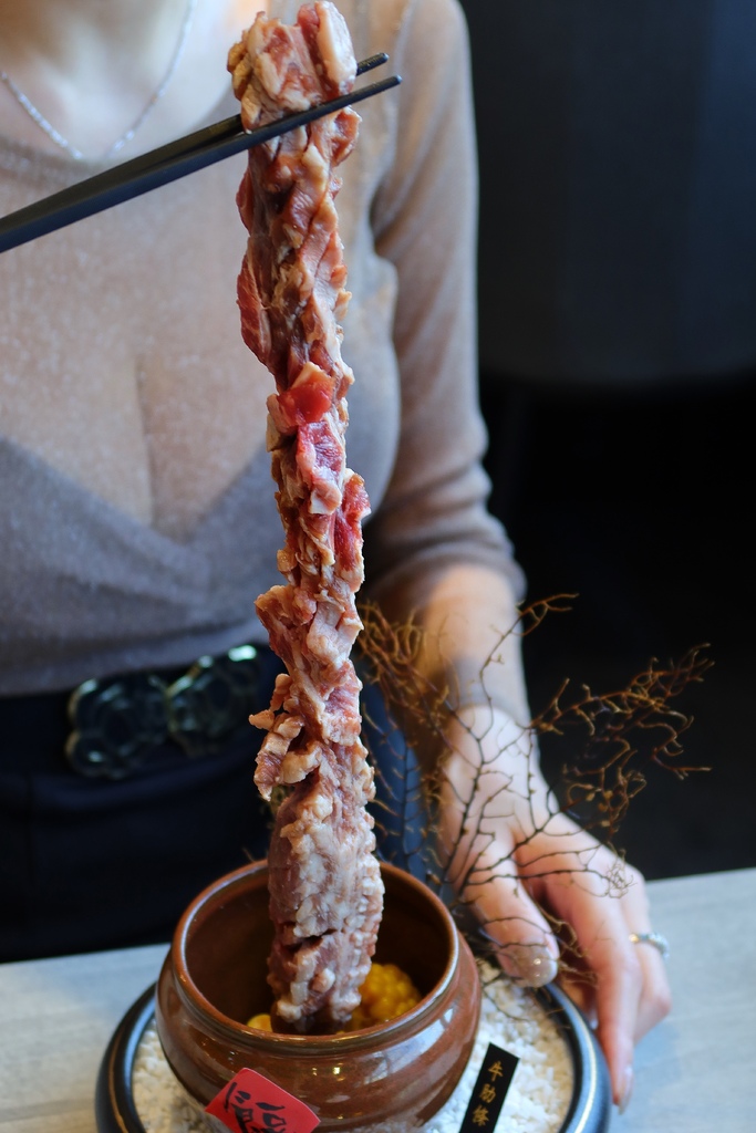 【信義區燒肉】揪餖燒肉│信義ATT頂級和牛燒烤│燈光美氣氛佳 台北慶生約會餐廳推薦 @混血珊莎的奇幻旅程