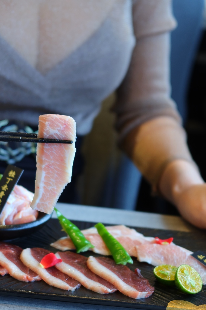 【信義區燒肉】揪餖燒肉│信義ATT頂級和牛燒烤│燈光美氣氛佳 台北慶生約會餐廳推薦 @混血珊莎的奇幻旅程