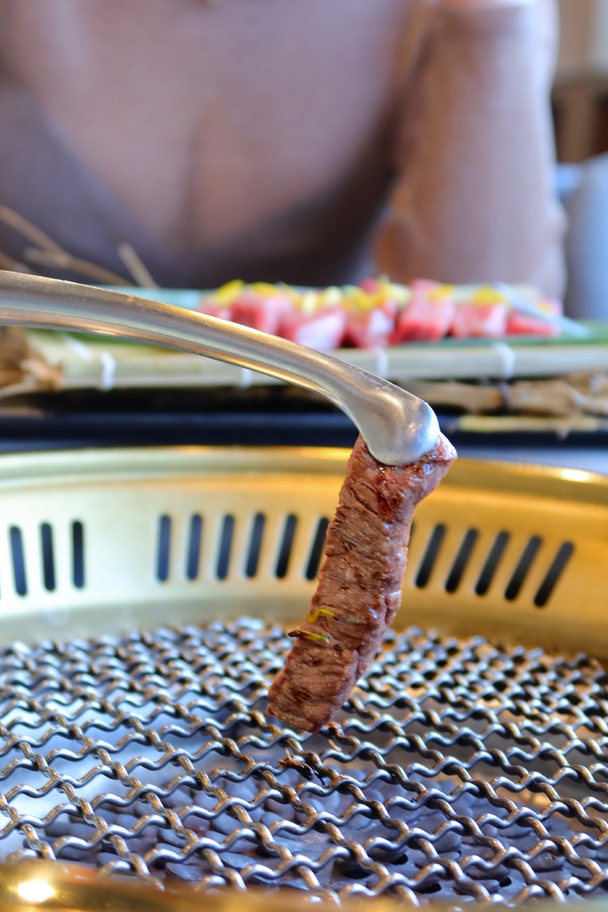 【信義區燒肉】揪餖燒肉│信義ATT頂級和牛燒烤│燈光美氣氛佳 台北慶生約會餐廳推薦 @混血珊莎的奇幻旅程