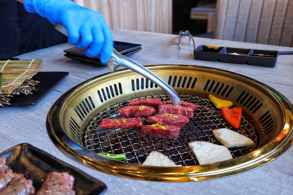 【信義區燒肉】揪餖燒肉│信義ATT頂級和牛燒烤│燈光美氣氛佳 台北慶生約會餐廳推薦 @混血珊莎的奇幻旅程