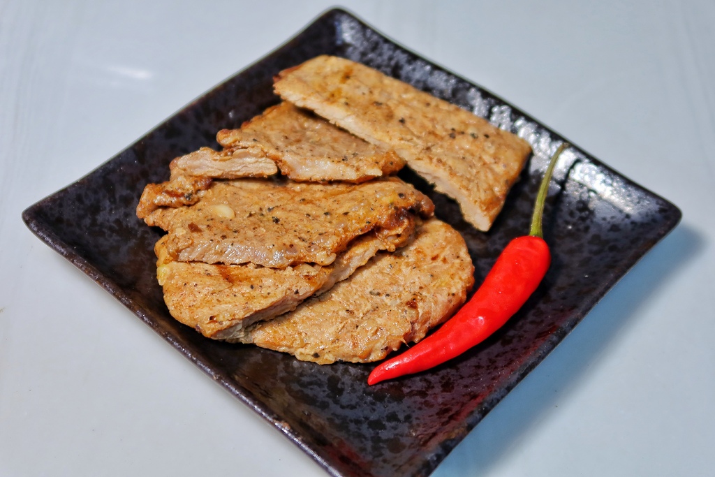 【寧夏夜市美食推薦】實在就烤串燒串，獨家防油袋保溫盒 外帶保溫超美味 @混血珊莎的奇幻旅程