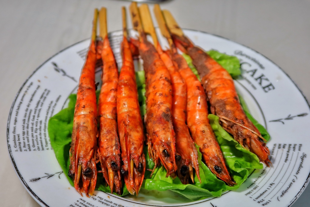 【寧夏夜市美食推薦】實在就烤串燒串，獨家防油袋保溫盒 外帶保溫超美味 @混血珊莎的奇幻旅程