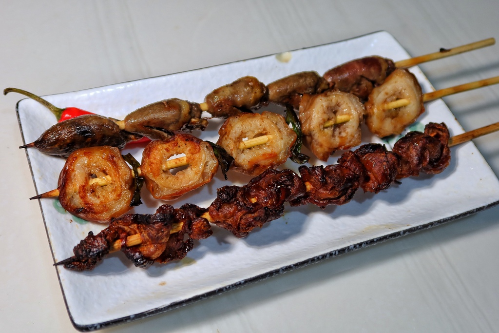 【寧夏夜市美食推薦】實在就烤串燒串，獨家防油袋保溫盒 外帶保溫超美味 @混血珊莎的奇幻旅程