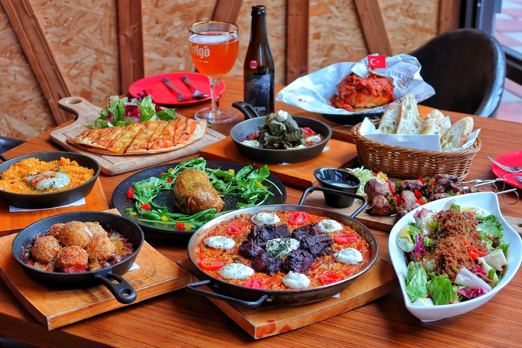 ABV地中海餐酒館｜林口旗艦店地中特色料理，300多種世界精釀啤酒! @混血珊莎的奇幻旅程