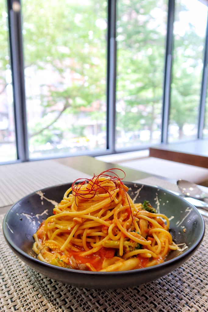 【逢甲午餐】Gogo Pasta 逢甲 台中商業午餐 法式焗烤龍蝦只要388元自助沙拉吧吃到飽 @混血珊莎的奇幻旅程