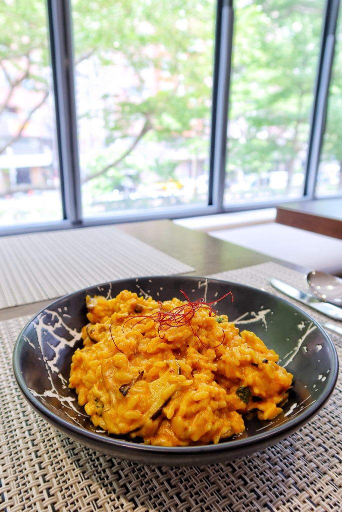 【逢甲午餐】Gogo Pasta 逢甲 台中商業午餐 法式焗烤龍蝦只要388元自助沙拉吧吃到飽 @混血珊莎的奇幻旅程