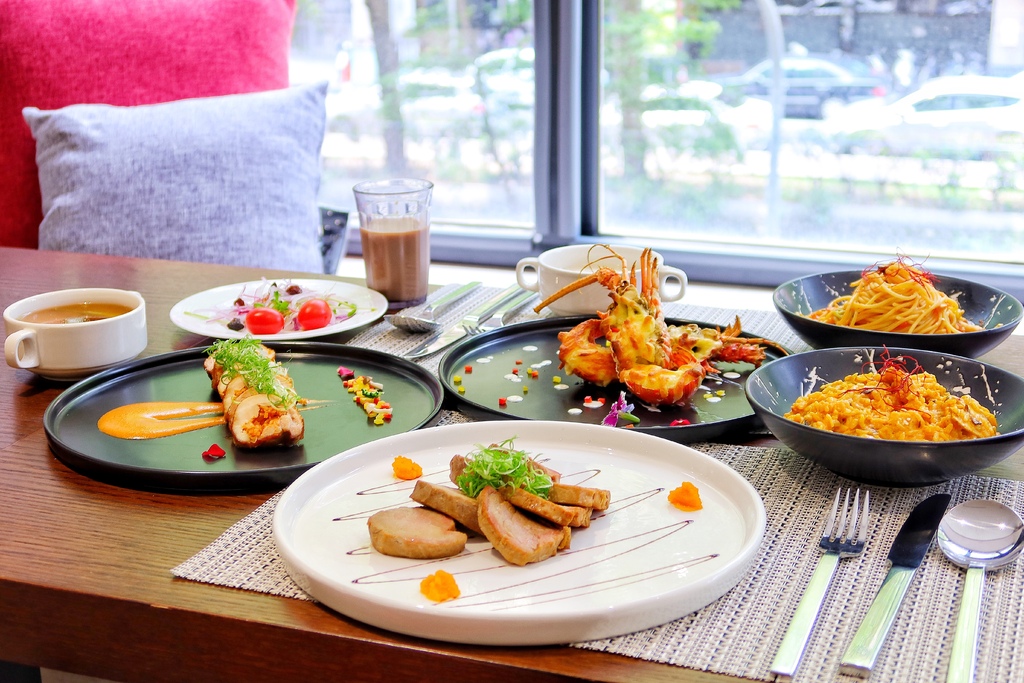 【逢甲午餐】Gogo Pasta 逢甲 台中商業午餐 法式焗烤龍蝦只要388元自助沙拉吧吃到飽 @混血珊莎的奇幻旅程
