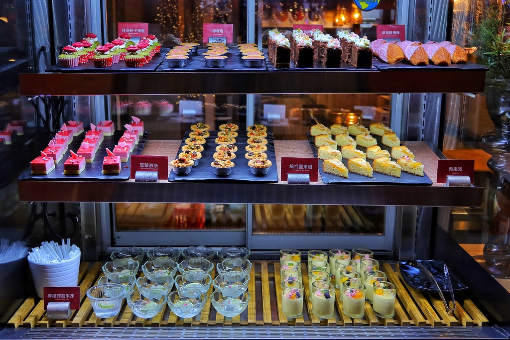 【台中吃到飽】星饗道國際自助餐Buffet吃到飽，現切爐烤美國牛排.紅白酒暢飲，超過百種多國料理無限爽吃! @混血珊莎的奇幻旅程