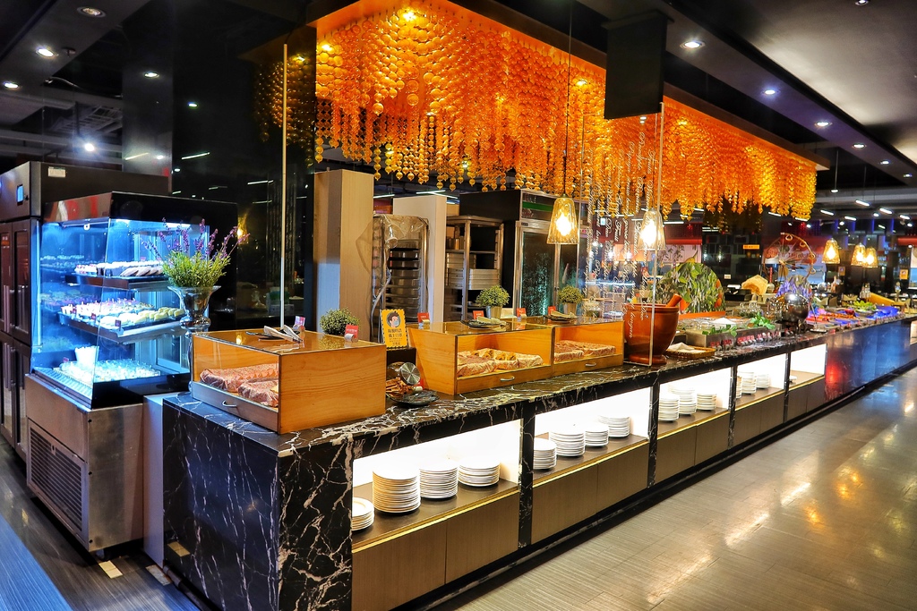 【台中吃到飽】星饗道國際自助餐Buffet吃到飽，現切爐烤美國牛排.紅白酒暢飲，超過百種多國料理無限爽吃! @混血珊莎的奇幻旅程