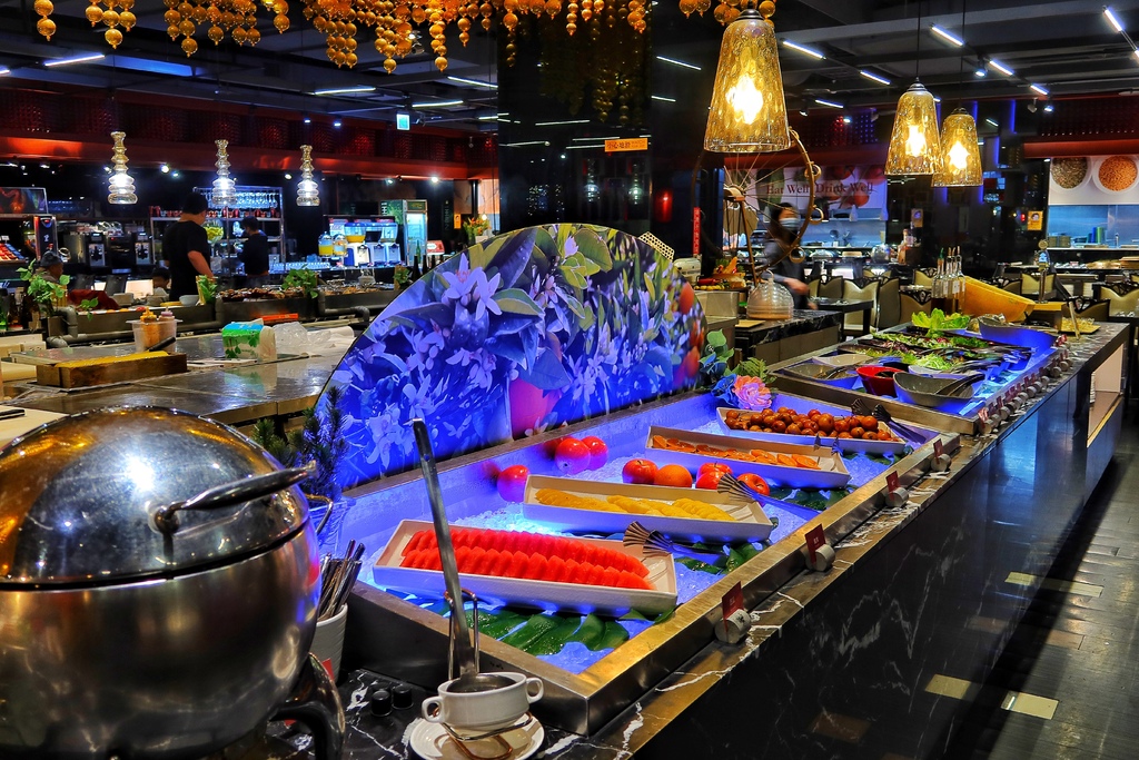 【台中吃到飽】星饗道國際自助餐Buffet吃到飽，現切爐烤美國牛排.紅白酒暢飲，超過百種多國料理無限爽吃! @混血珊莎的奇幻旅程