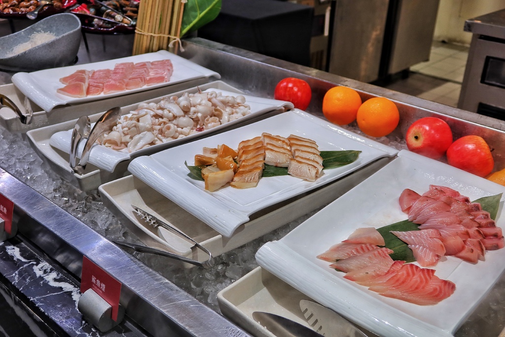 【台中吃到飽】星饗道國際自助餐Buffet吃到飽，現切爐烤美國牛排.紅白酒暢飲，超過百種多國料理無限爽吃! @混血珊莎的奇幻旅程