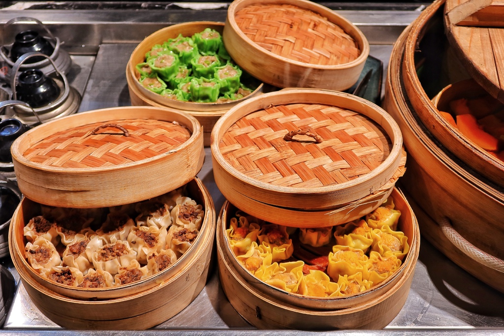 【台中吃到飽】星饗道國際自助餐Buffet吃到飽，現切爐烤美國牛排.紅白酒暢飲，超過百種多國料理無限爽吃! @混血珊莎的奇幻旅程