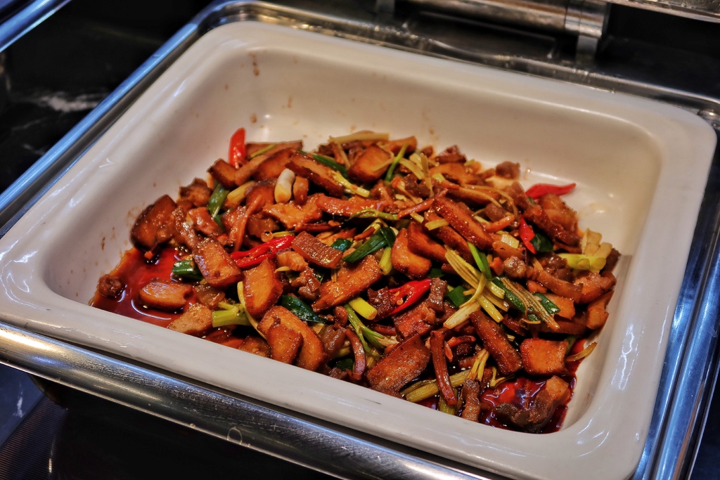 【台中吃到飽】星饗道國際自助餐Buffet吃到飽，現切爐烤美國牛排.紅白酒暢飲，超過百種多國料理無限爽吃! @混血珊莎的奇幻旅程
