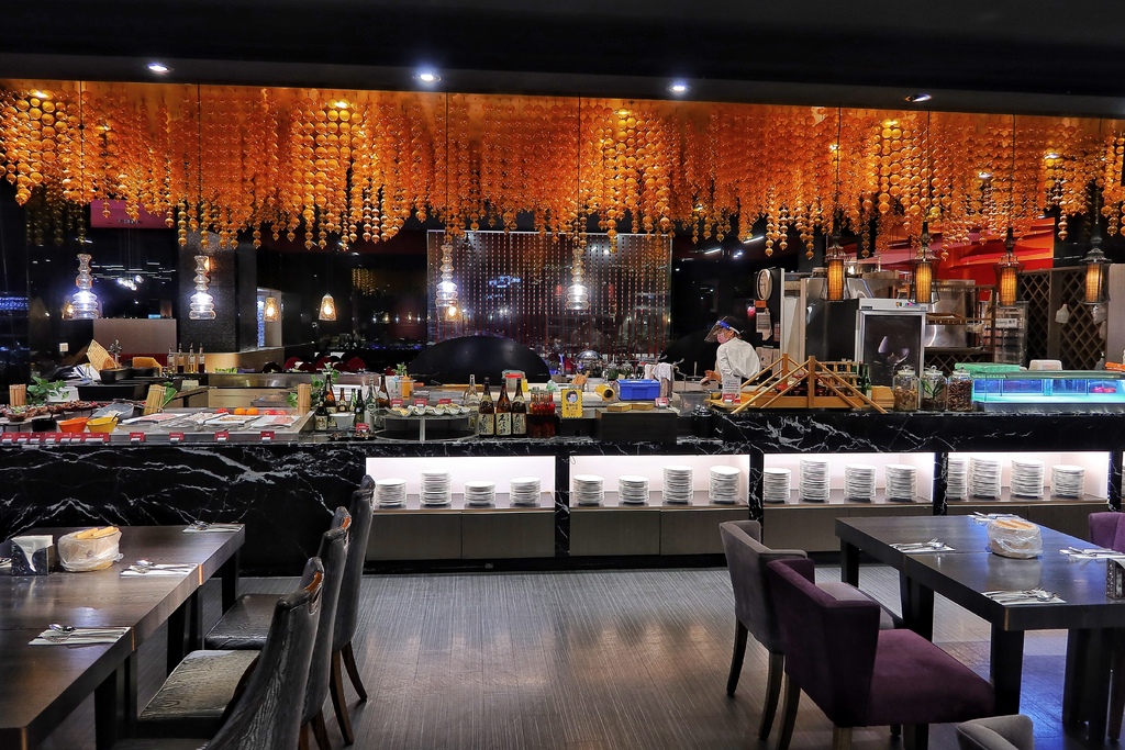 【台中吃到飽】星饗道國際自助餐Buffet吃到飽，現切爐烤美國牛排.紅白酒暢飲，超過百種多國料理無限爽吃! @混血珊莎的奇幻旅程