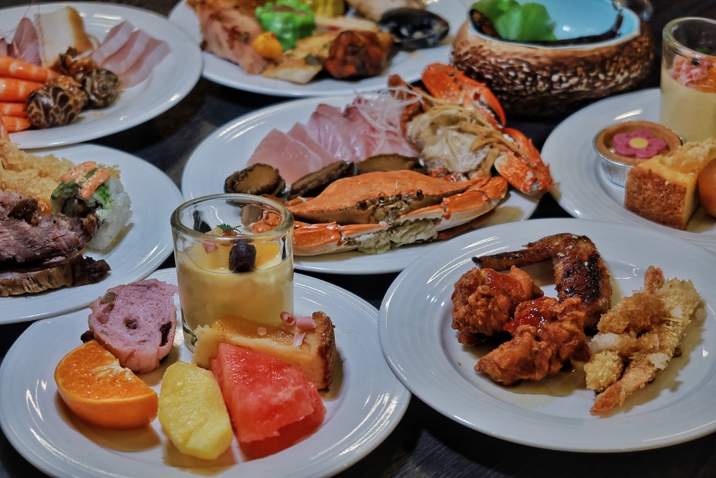 【台中吃到飽】星饗道國際自助餐Buffet吃到飽，現切爐烤美國牛排.紅白酒暢飲，超過百種多國料理無限爽吃! @混血珊莎的奇幻旅程