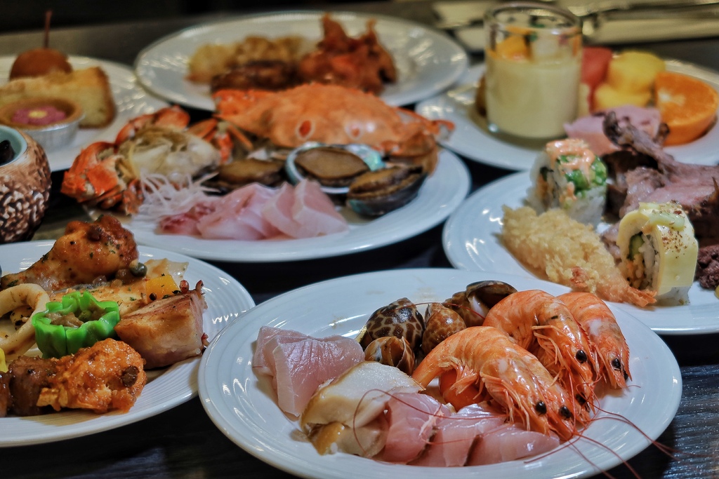 【台中吃到飽】星饗道國際自助餐Buffet吃到飽，現切爐烤美國牛排.紅白酒暢飲，超過百種多國料理無限爽吃! @混血珊莎的奇幻旅程