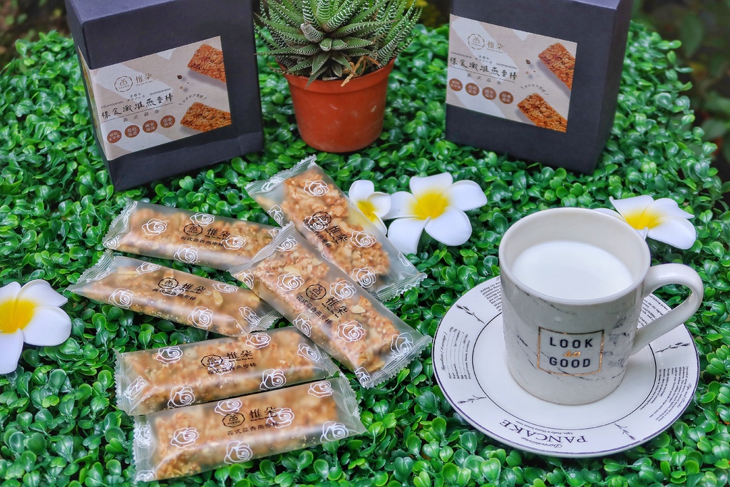 【餅乾開箱】惟朵裸食纖維燕麥脆片/惟朵裸食纖維燕麥棒-法式可可/義式香蒜│健康無負擔 嘴饞必備零食│追劇/露營/聚餐/工作必備餅乾 @混血珊莎的奇幻旅程
