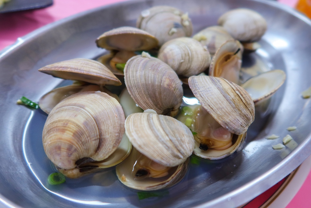 【阿興生魚片】必吃屏東百元超厚生魚片，老饕必點隱藏版龍蝦麵! @混血珊莎的奇幻旅程