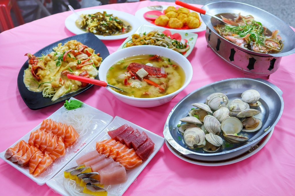 【阿興生魚片】必吃屏東百元超厚生魚片，老饕必點隱藏版龍蝦麵! @混血珊莎的奇幻旅程