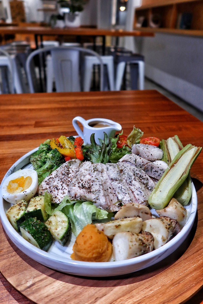 【海安路美食】成真咖啡台南正興店，必吃舒芙蕾厚鬆餅，台南店限定創意咖啡! @混血珊莎的奇幻旅程