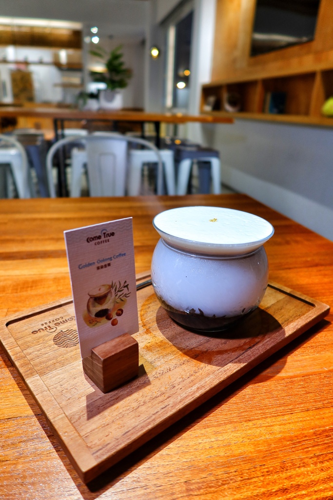 【海安路美食】成真咖啡台南正興店，必吃舒芙蕾厚鬆餅，台南店限定創意咖啡! @混血珊莎的奇幻旅程