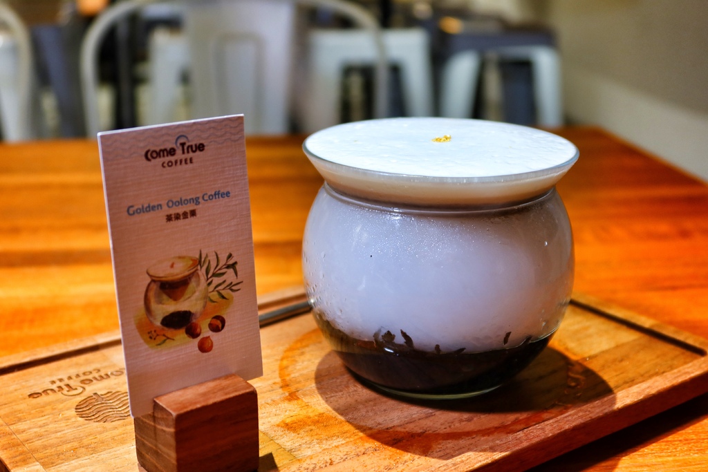 【海安路美食】成真咖啡台南正興店，必吃舒芙蕾厚鬆餅，台南店限定創意咖啡! @混血珊莎的奇幻旅程