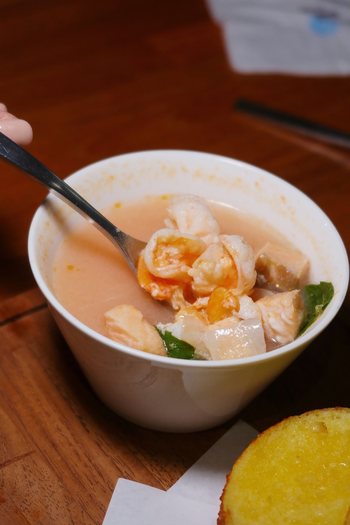 【海安路美食】成真咖啡台南正興店，必吃舒芙蕾厚鬆餅，台南店限定創意咖啡! @混血珊莎的奇幻旅程