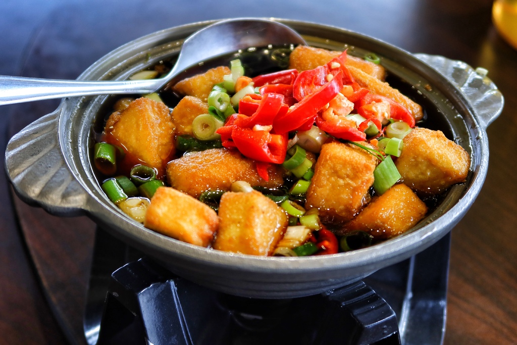 【竹山美食】饗富滬川台菜窯烤雞，現點現烤皮脆肉多汁，竹山甕仔雞推薦! @混血珊莎的奇幻旅程
