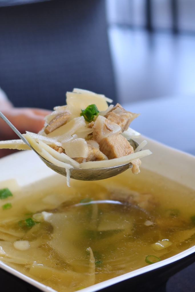 【竹山美食】饗富滬川台菜窯烤雞，現點現烤皮脆肉多汁，竹山甕仔雞推薦! @混血珊莎的奇幻旅程