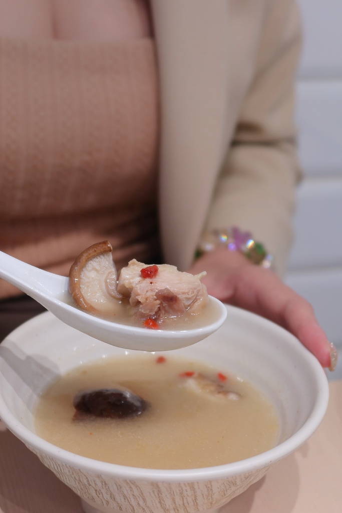 【信義安和美食】有樂海南雞，超道地星馬風味 海南雞鮮嫩美味令人難忘 @混血珊莎的奇幻旅程