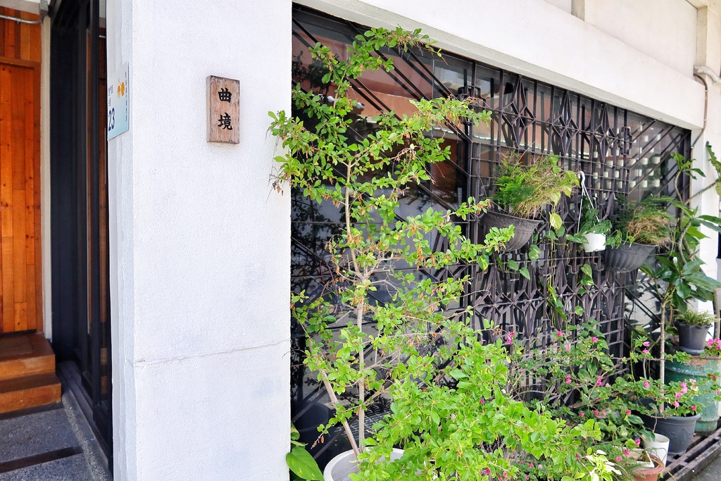 【曲境Villa】 2 人就能包棟，獨棟雙層附停車位，私人半露天泳池! @混血珊莎的奇幻旅程