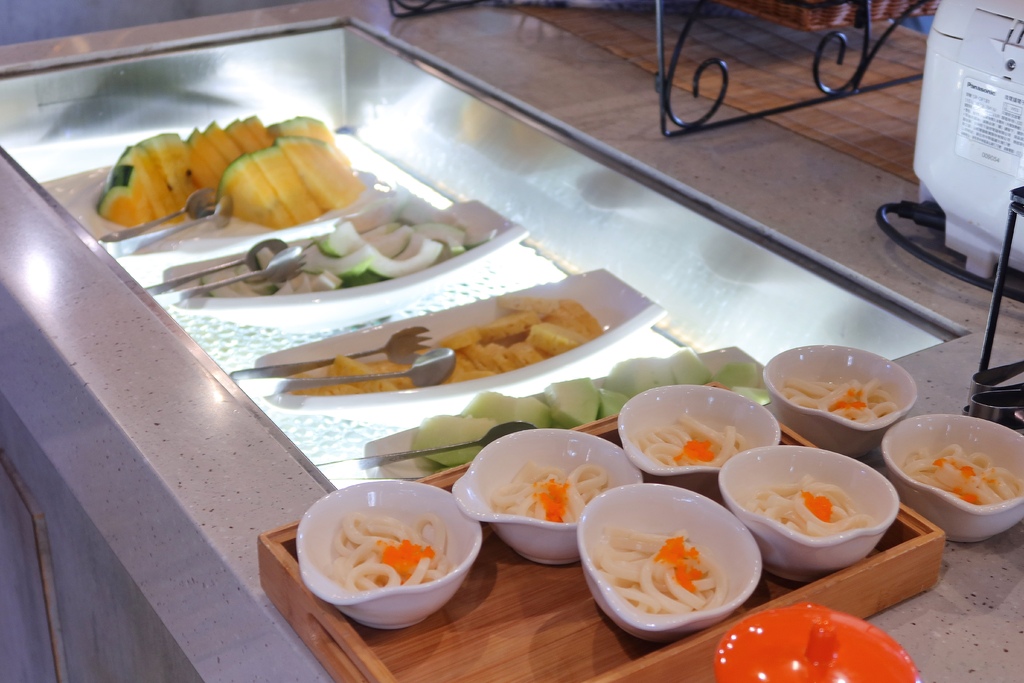 【高雄鈞怡大飯店】高雄愛河住宿，100坪兒童遊戲室，親子家庭盡情暢玩! @混血珊莎的奇幻旅程