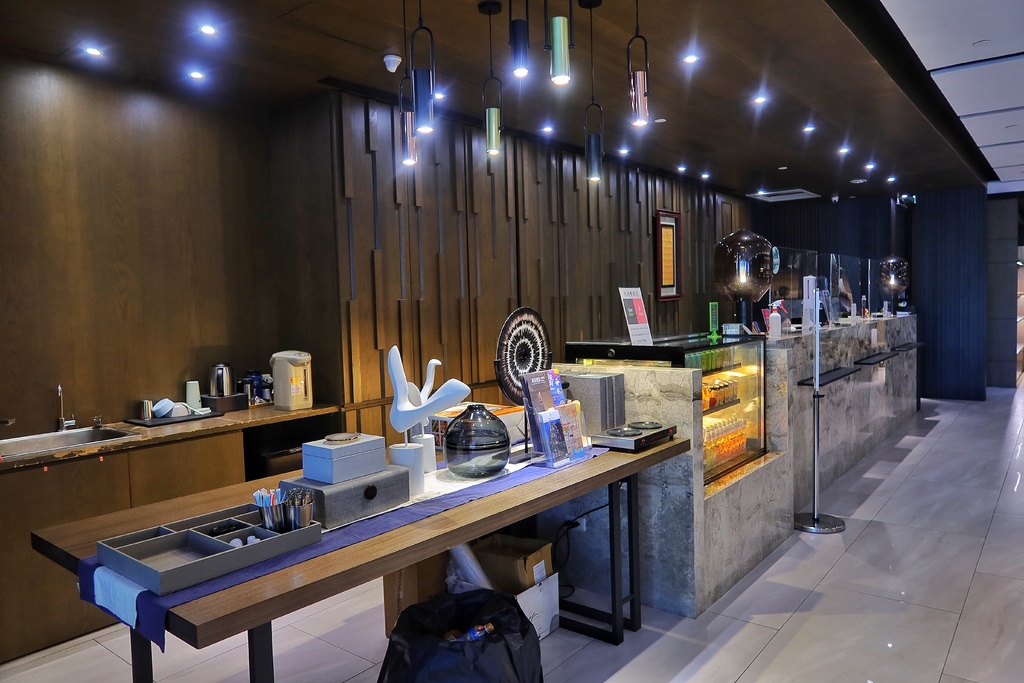 【高雄鈞怡大飯店】高雄愛河住宿，100坪兒童遊戲室，親子家庭盡情暢玩! @混血珊莎的奇幻旅程