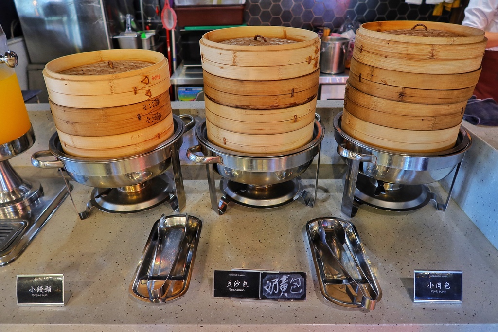【高雄鈞怡大飯店】高雄愛河住宿，100坪兒童遊戲室，親子家庭盡情暢玩! @混血珊莎的奇幻旅程