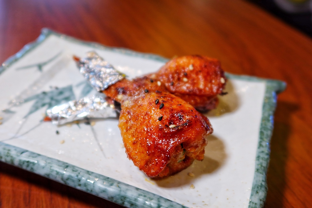 【南京三民美食】慶祝日式串燒居酒屋，必吃美味一夜干，鹽烤大草蝦鮮甜又Q彈 @混血珊莎的奇幻旅程