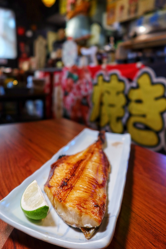 【南京三民美食】慶祝日式串燒居酒屋，必吃美味一夜干，鹽烤大草蝦鮮甜又Q彈 @混血珊莎的奇幻旅程