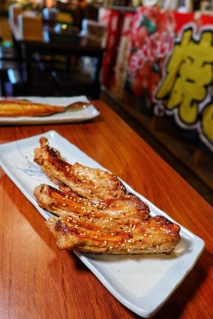 【南京三民美食】慶祝日式串燒居酒屋，必吃美味一夜干，鹽烤大草蝦鮮甜又Q彈 @混血珊莎的奇幻旅程