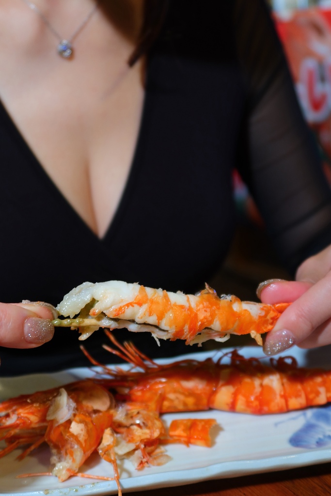 【南京三民美食】慶祝日式串燒居酒屋，必吃美味一夜干，鹽烤大草蝦鮮甜又Q彈 @混血珊莎的奇幻旅程