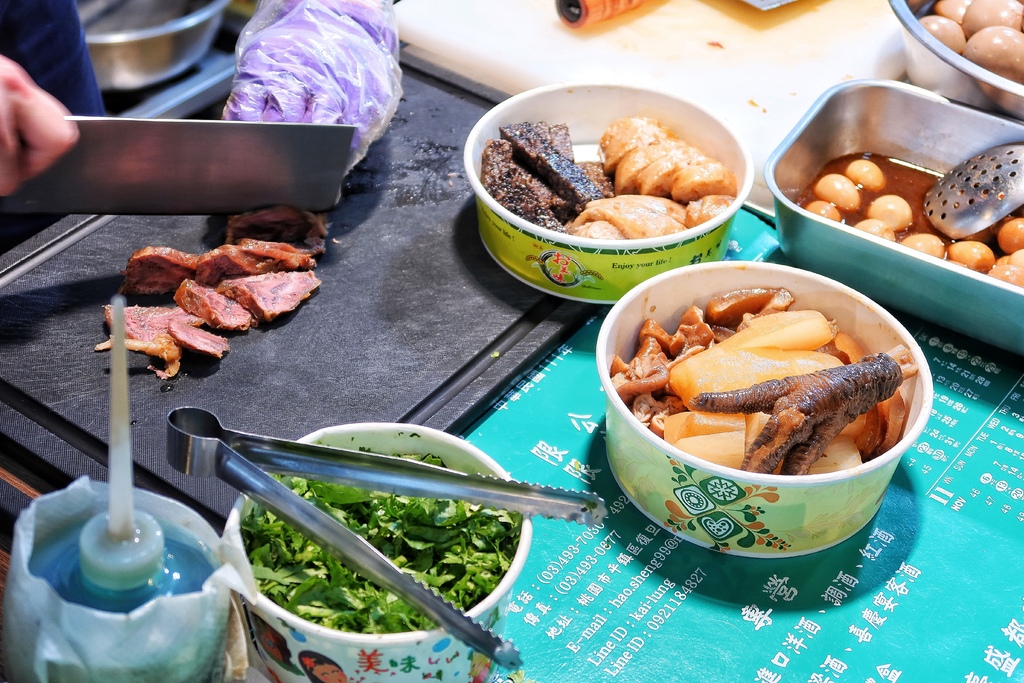 【林口好吃滷味】嘉鹿米滷味，隱身在黃昏市場的林口平價美食，多達30種滷味夾到手軟! @混血珊莎的奇幻旅程