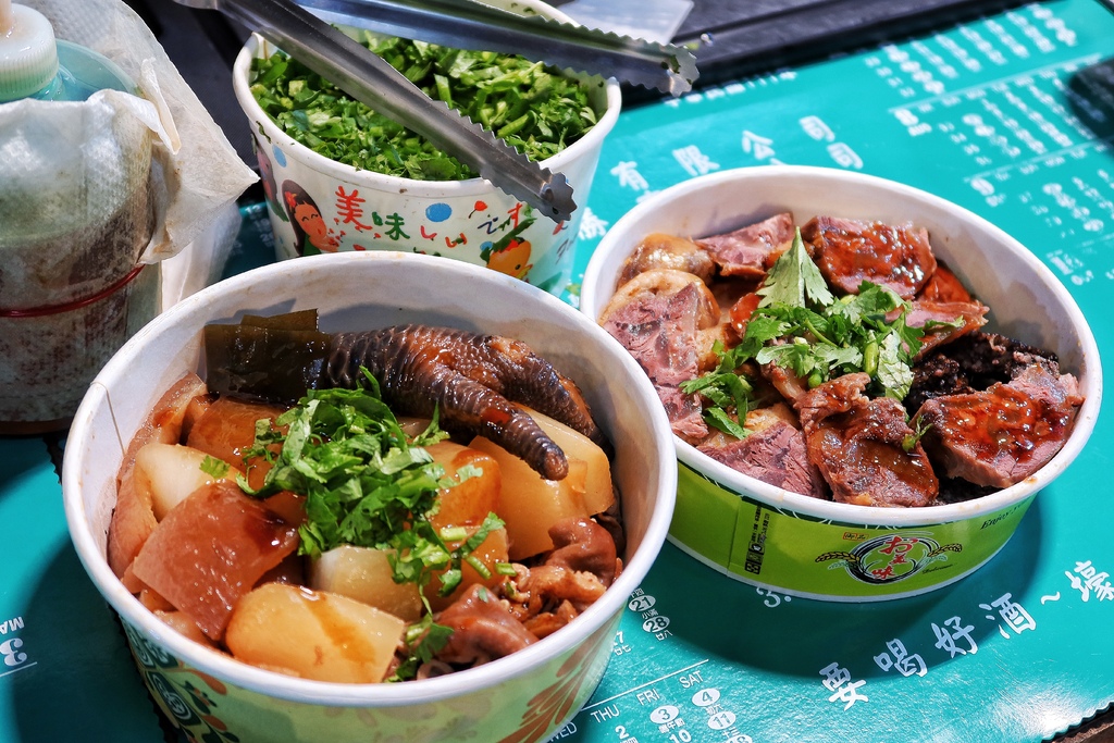【林口好吃滷味】嘉鹿米滷味，隱身在黃昏市場的林口平價美食，多達30種滷味夾到手軟! @混血珊莎的奇幻旅程