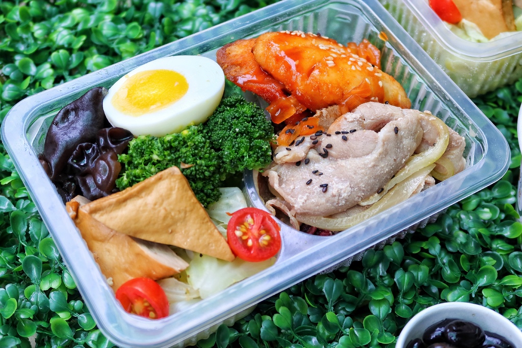 【內湖便當】老公老婆餐盒 內湖店│輕食水煮餐盒 少油少鹽無負擔│必吃招牌蜂蜜雞腿 升級雙主餐更豐盛│內湖外送外帶美食推薦 @混血珊莎的奇幻旅程