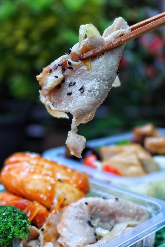 【內湖便當】老公老婆餐盒 內湖店│輕食水煮餐盒 少油少鹽無負擔│必吃招牌蜂蜜雞腿 升級雙主餐更豐盛│內湖外送外帶美食推薦 @混血珊莎的奇幻旅程