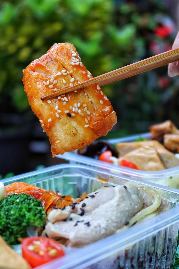 【內湖便當】老公老婆餐盒 內湖店│輕食水煮餐盒 少油少鹽無負擔│必吃招牌蜂蜜雞腿 升級雙主餐更豐盛│內湖外送外帶美食推薦 @混血珊莎的奇幻旅程