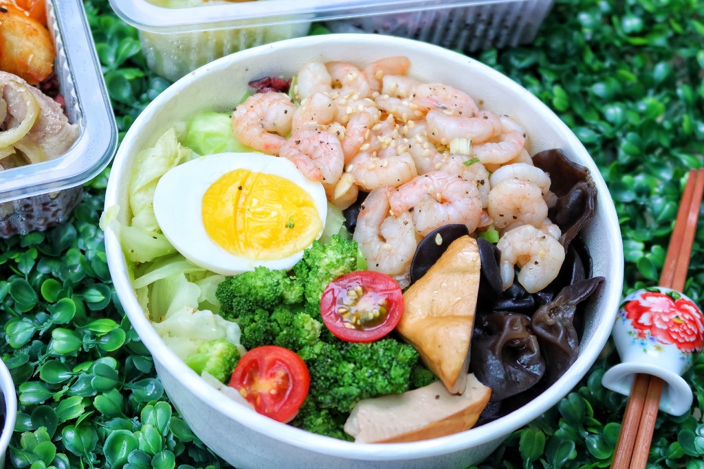 【內湖便當】老公老婆餐盒 內湖店│輕食水煮餐盒 少油少鹽無負擔│必吃招牌蜂蜜雞腿 升級雙主餐更豐盛│內湖外送外帶美食推薦 @混血珊莎的奇幻旅程