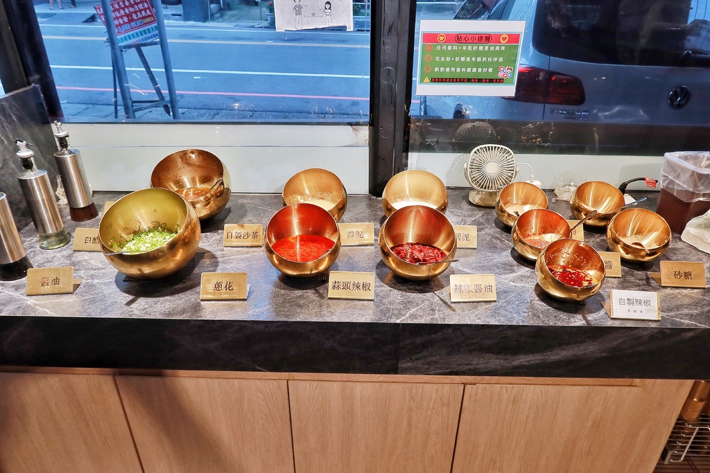 【中原夜市美食】上官木桶鍋中壢，麻辣牛奶鍋香辣過癮，獨家海陸套餐，雙重享受大滿足! @混血珊莎的奇幻旅程