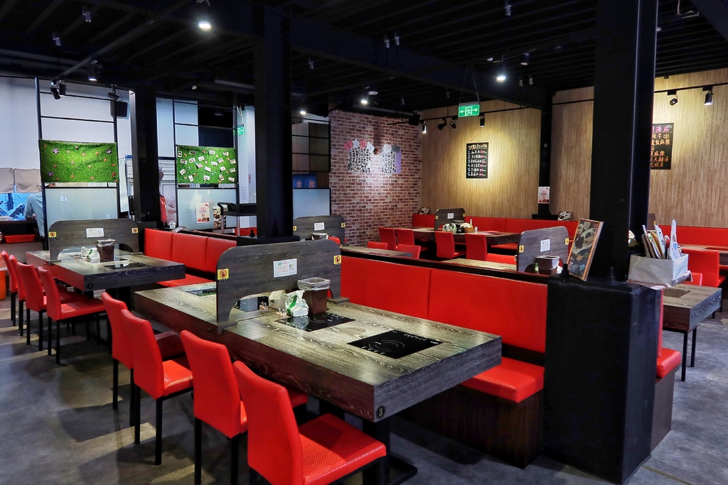 【中原夜市美食】上官木桶鍋中壢，麻辣牛奶鍋香辣過癮，獨家海陸套餐，雙重享受大滿足! @混血珊莎的奇幻旅程