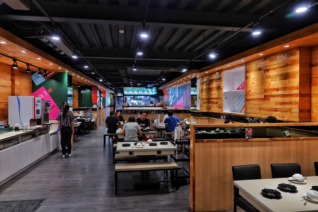 【三重火鍋】狂一鍋三重重新店│火鍋第一品牌樂多多集團 旗下排隊宵夜名店│結合台灣小吃的創意火鍋 宵夜吃火鍋還送肉!!│新北三重火鍋推薦 @混血珊莎的奇幻旅程